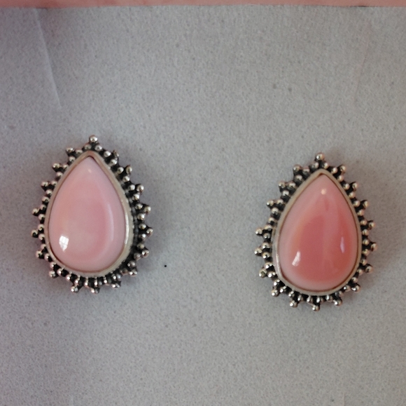 Pink Queen Conch Shell Teardrop Silver Earrings - Picture 3 of 7